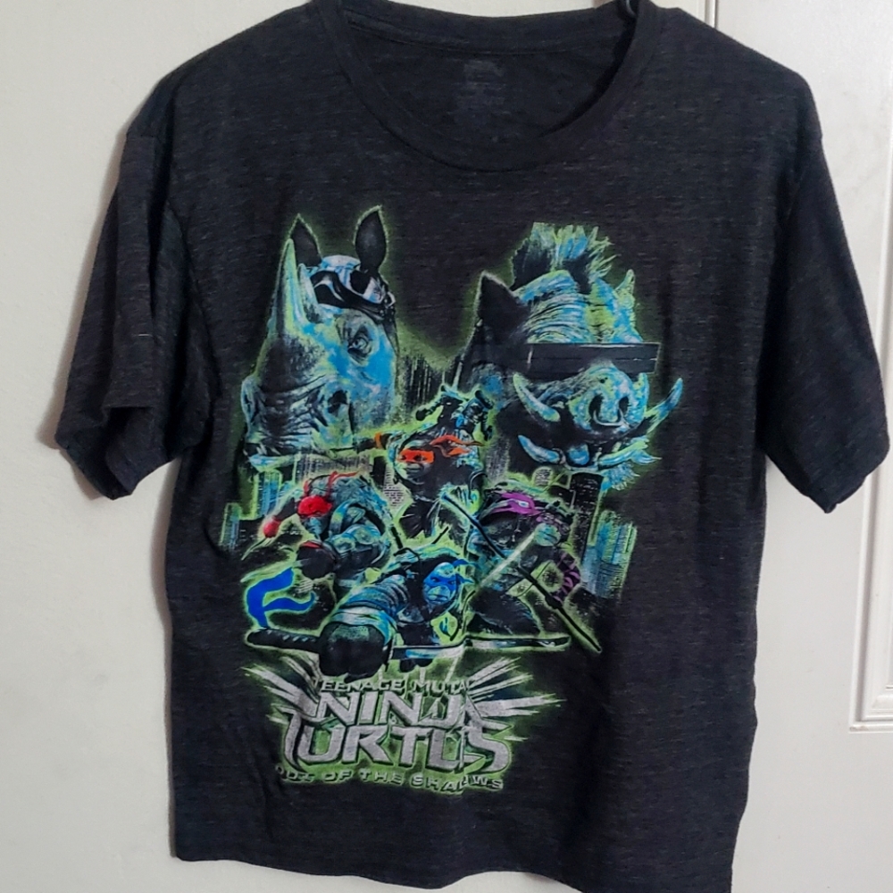 Graphic tee